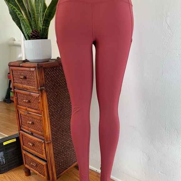 Lululemon yoga pants size 8 - Picture 2 of 6